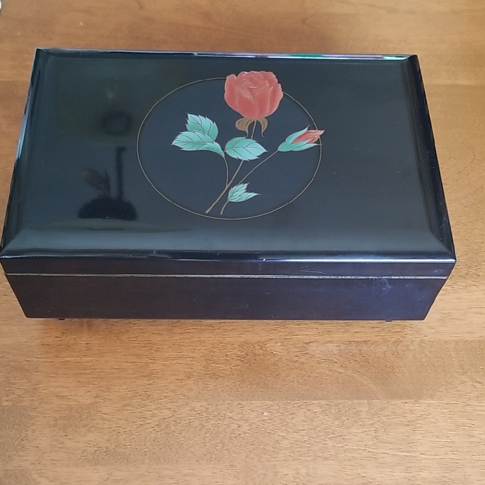 Elegant Black Laquered Otagiri Japan Jewelry Box  Crimson Rose